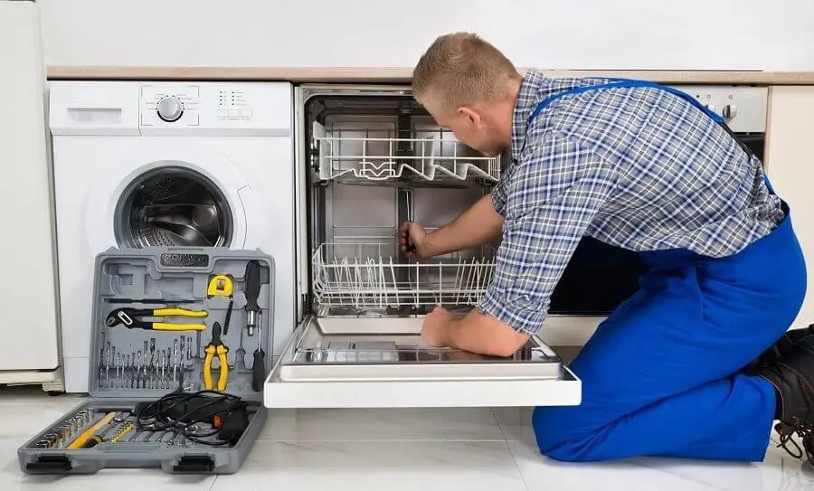 Pursaklar Panasonic servisi teknisyen ekibi beyaz eşya tamiri yaparken
